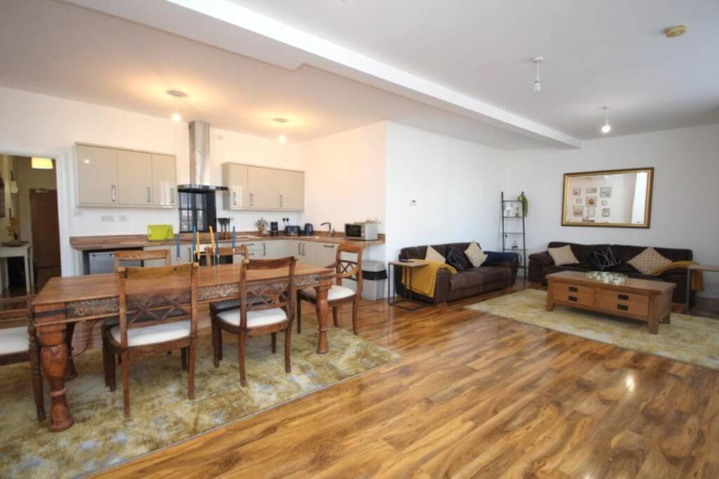 Apartmán Modern, Luxurious Two Bedroom *